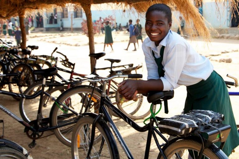 Raccolta fondi per i bambini e il loro accesso all'istruzione. Foto: World Bicycle Relief